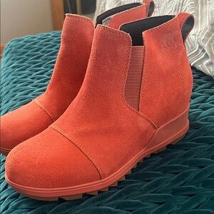 Sorel Women's Suede Ankle Chelsea Boots - Red/Orange 7.5
